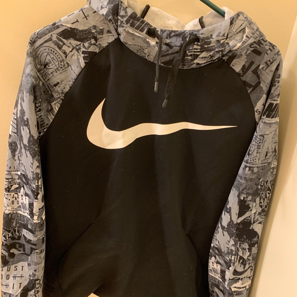 Nike men’s large hooded sweatshirt